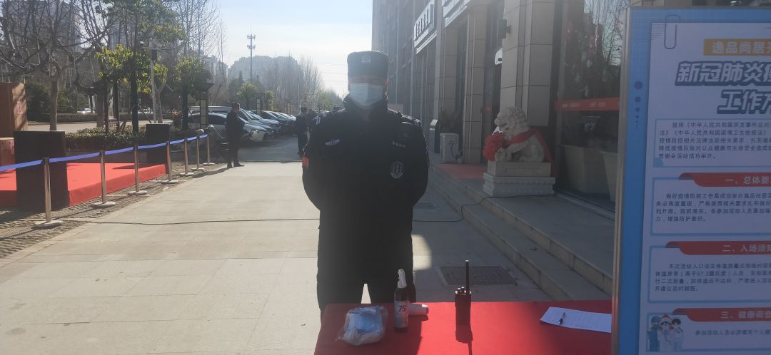 售楼处保安.jpg